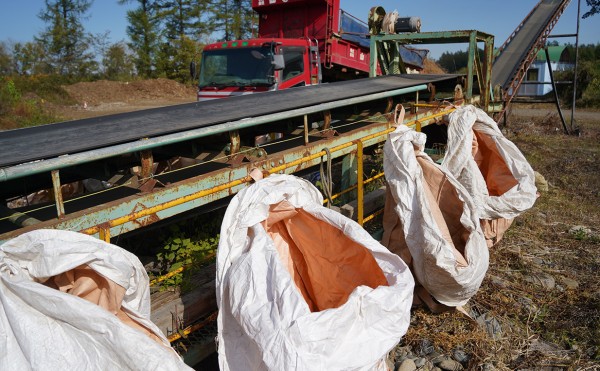 廃棄物の手選別作業の準備
